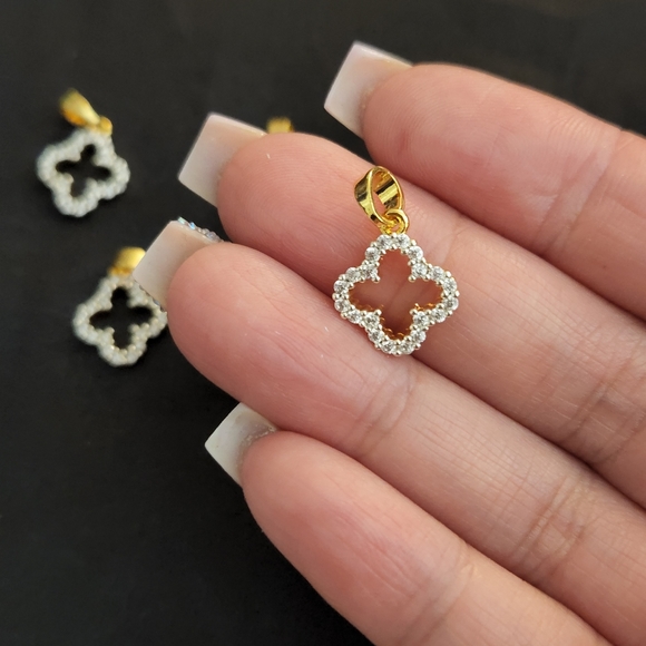 Clover pendent - Picture 2 of 2